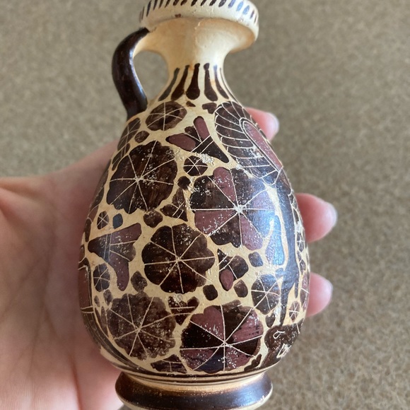 Greek antique style small alabaster pitcher with handle, handmade, vintage - Picture 4 of 9